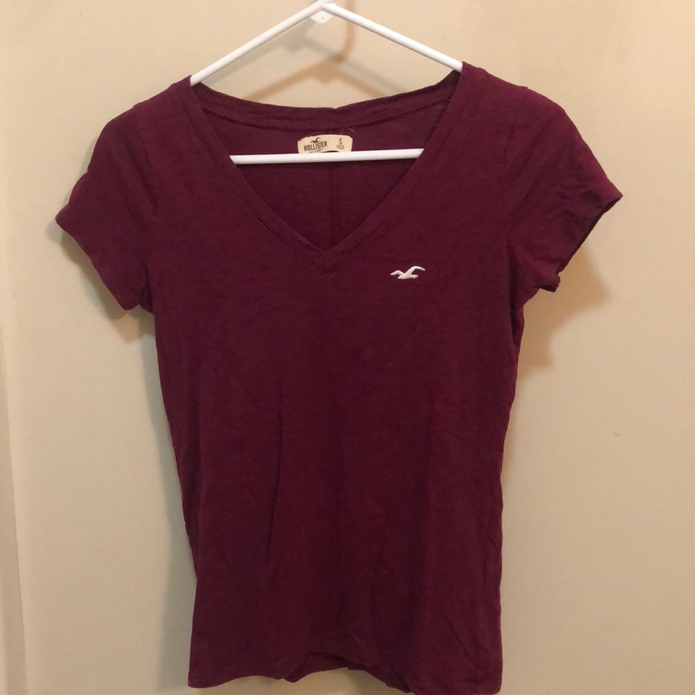 burgundy hollister short sleeve shirt